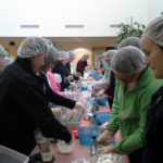 Assembly line of confirmation students fights hunger