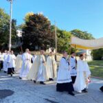 Historic eucharistic procession across the Mississippi