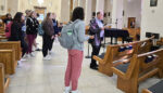 New students tour SAU chapel