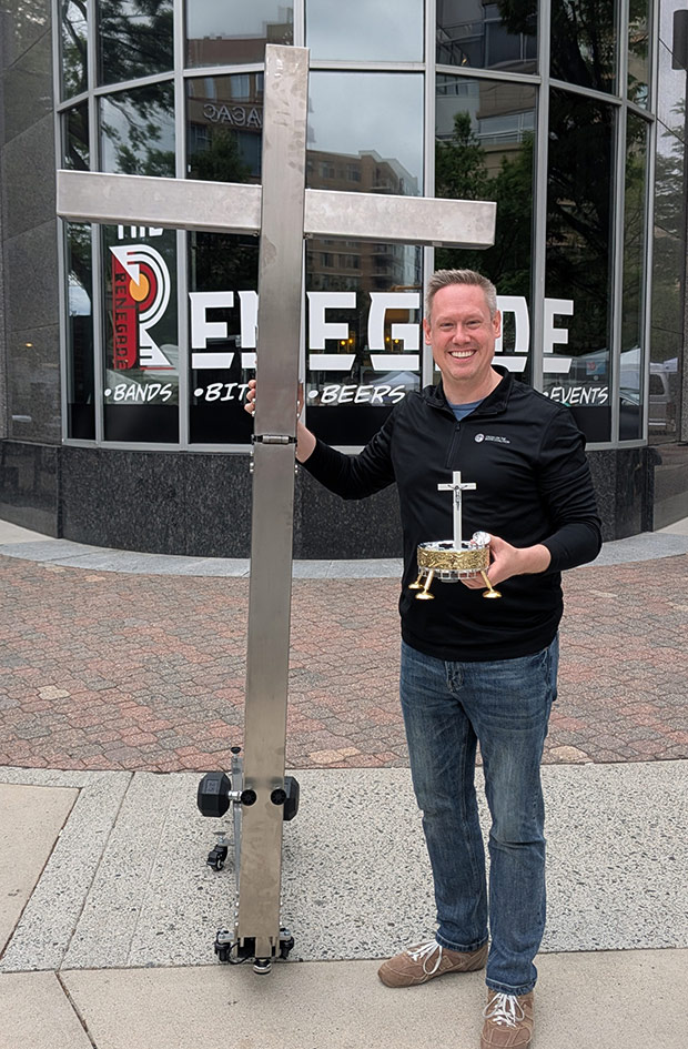 Catholic Iowan leads effort to put cross on the moon